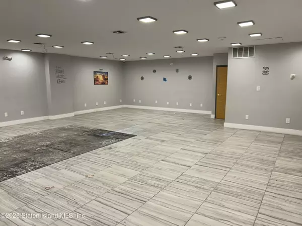 Staten Island, NY 10303,2015 Forest AVE #A-2