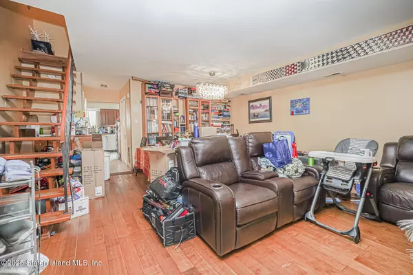 Staten Island, NY 10312,171 Rolling Hill Green