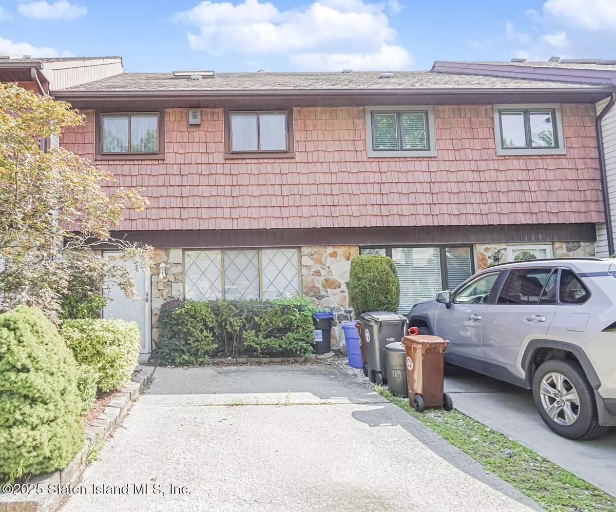 Staten Island, NY 10312,171 Rolling Hill Green