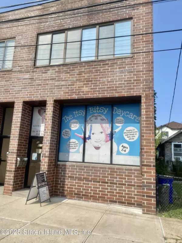 613 Midland Ave, Staten Island, NY 10306