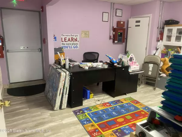 Staten Island, NY 10306,613 Midland Ave