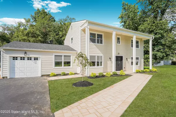 28 Whittier DR, Manalapan, NJ 07726