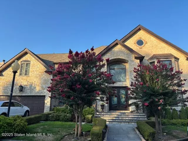 Staten Island, NY 10312,25 Blue Heron CT