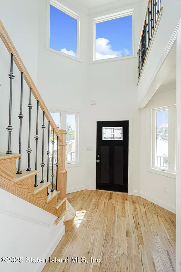 Staten Island, NY 10309,518 Bradford AVE
