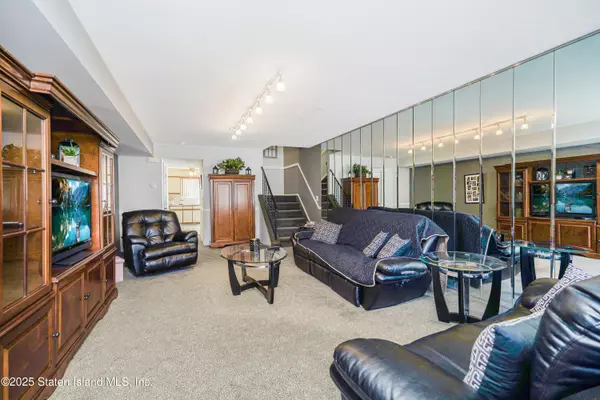 Staten Island, NY 10306,140 Corona AVE