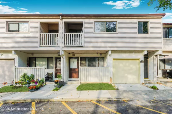 108 Surfside PLZ, Staten Island, NY 10307