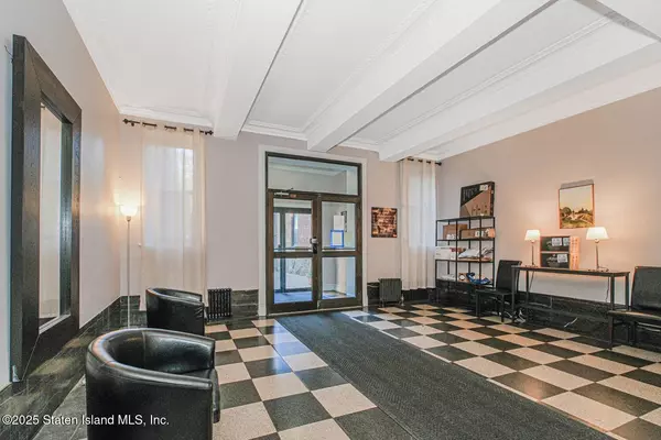 Brooklyn, NY 11209,9524 Fort Hamilton Pkwy #105