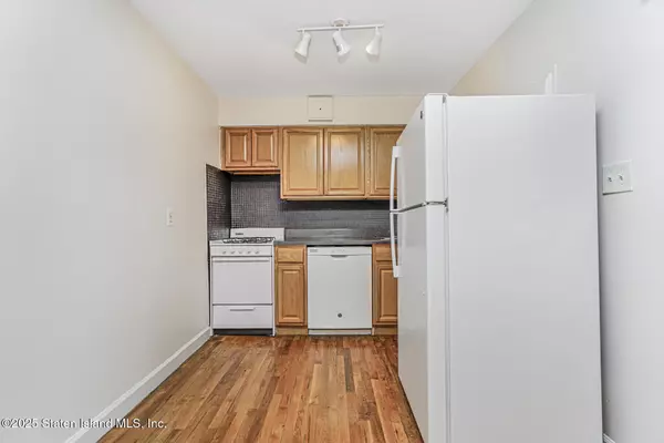 Staten Island, NY 10304,15 Old Town RD #1g