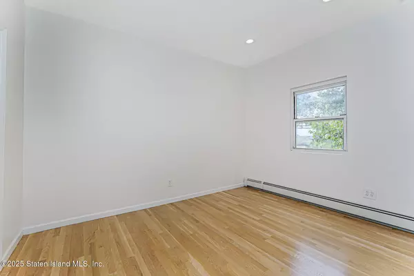 Staten Island, NY 10304,15 Old Town RD #1g