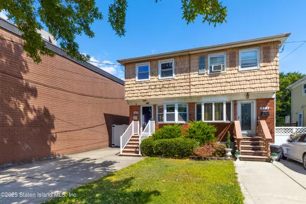 Staten Island, NY 10305,271 Seaver AVE