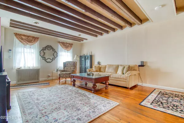 Staten Island, NY 10301,123 Pendleton PL