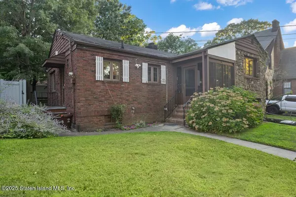 Staten Island, NY 10301,26 Valencia AVE