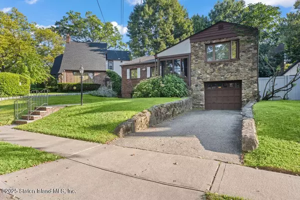 Staten Island, NY 10301,26 Valencia AVE