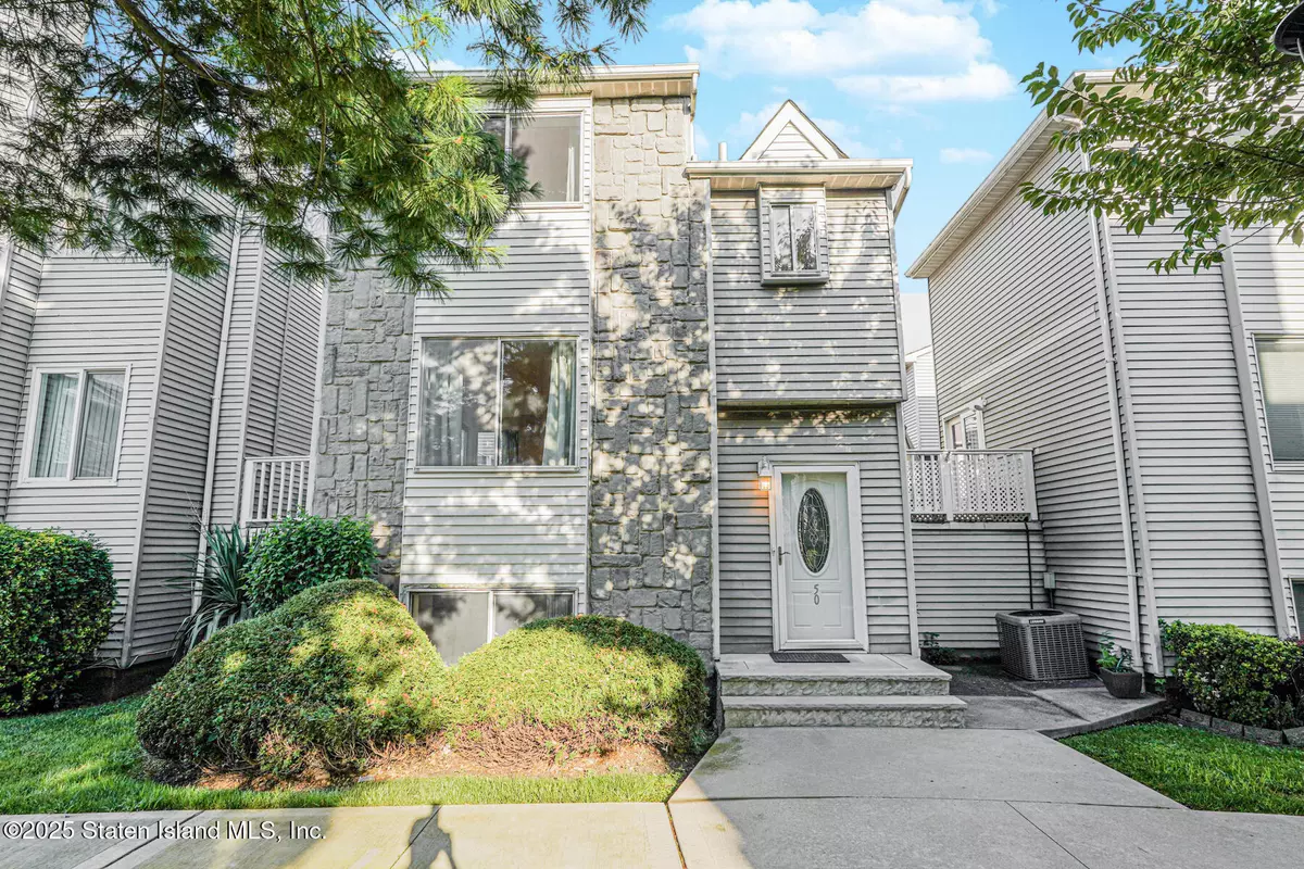 Staten Island, NY 10303,50 Regal WALK