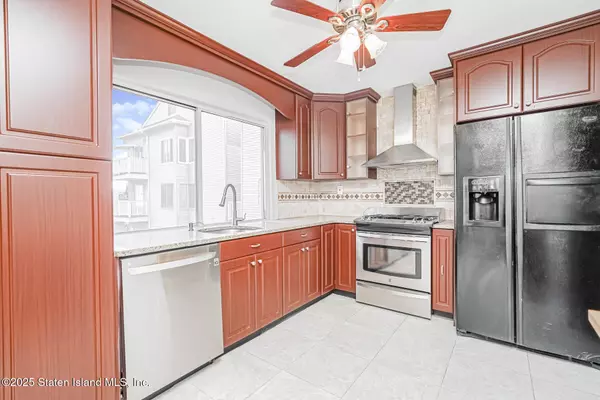 Staten Island, NY 10303,50 Regal WALK