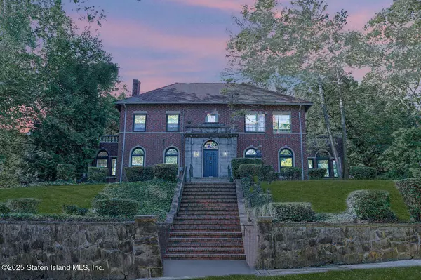 Staten Island, NY 10301,12 Silver Lake RD