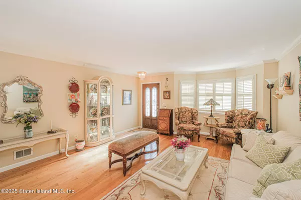 Staten Island, NY 10305,51 Laconia AVE