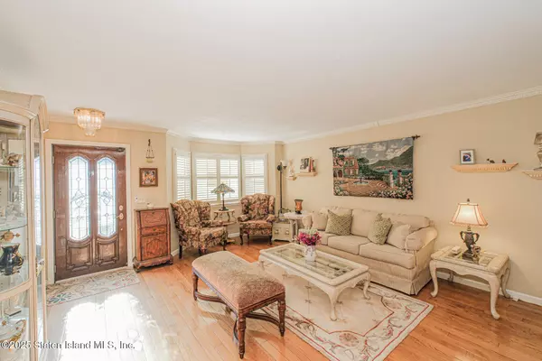 Staten Island, NY 10305,51 Laconia AVE