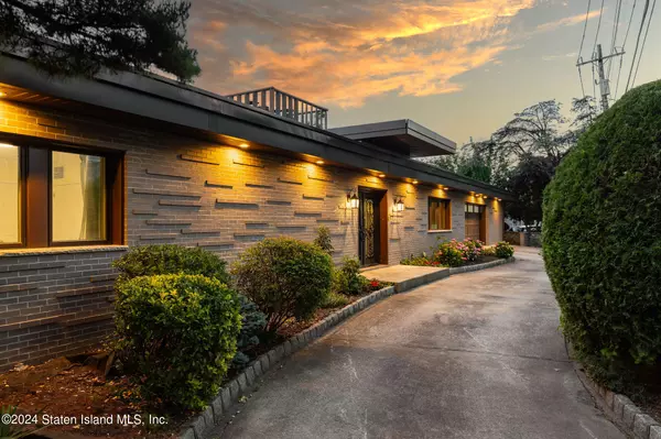 Staten Island, NY 10304,90 Flagg PL