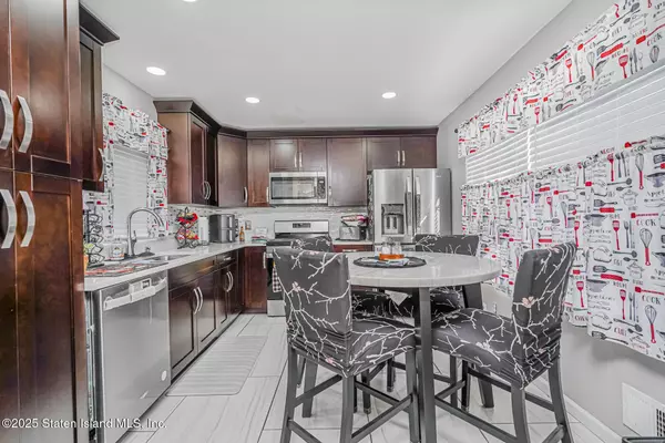 Staten Island, NY 10302,35 Bennett ST