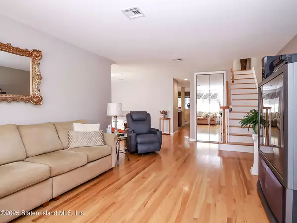 Staten Island, NY 10314,1317 Rockland AVE