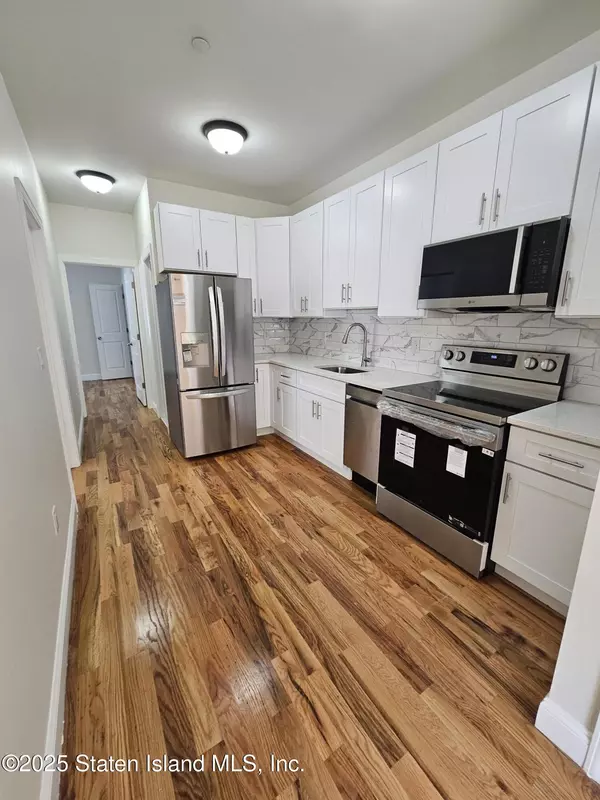 Staten Island, NY 10305,109 St Johns AVE