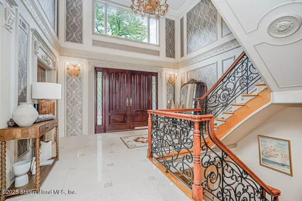 Staten Island, NY 10304,76 Douglas RD