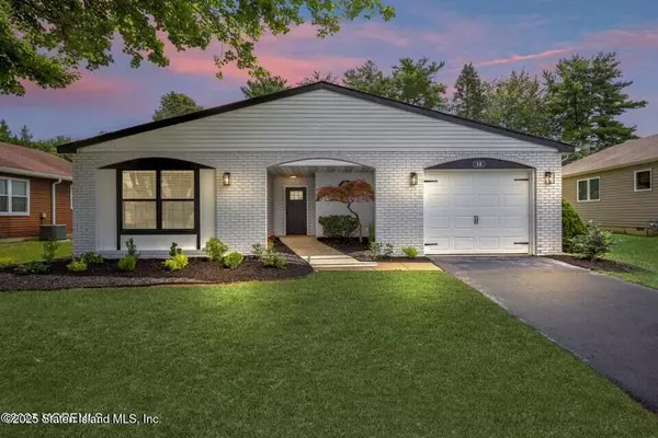 12 Weston CT, Marlboro, NJ 07746