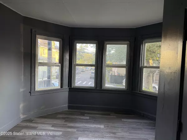 Staten Island, NY 10302,247 Charles AVE #1