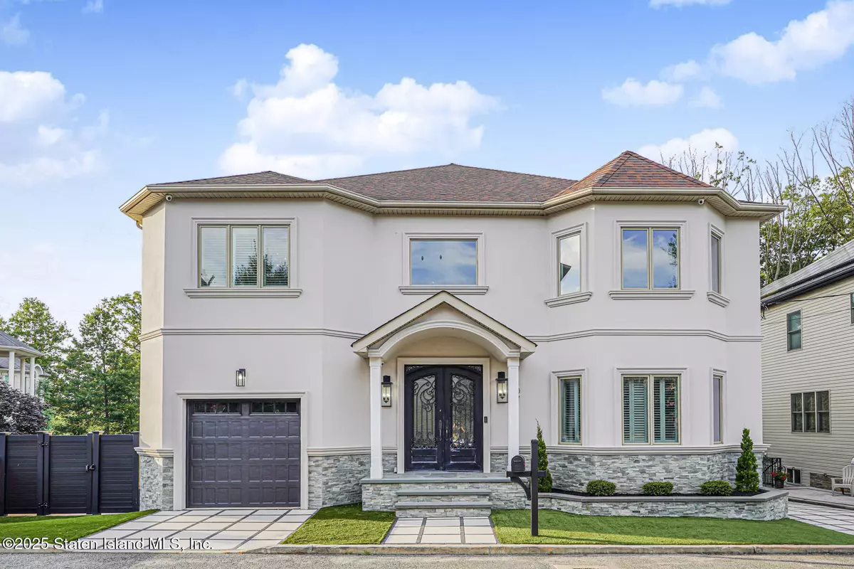 Staten Island, NY 10309,107 Hanover AVE