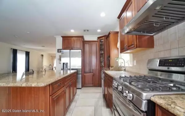 Staten Island, NY 10312,22 Belfield AVE