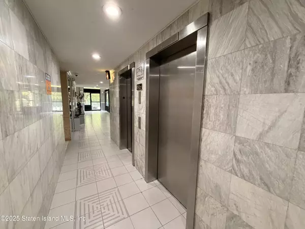 Staten Island, NY 10305,175 Zoe St #6c