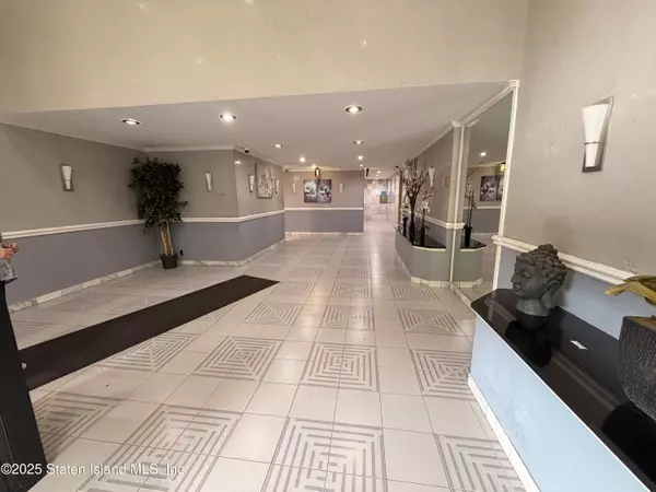 Staten Island, NY 10305,175 Zoe St #6c