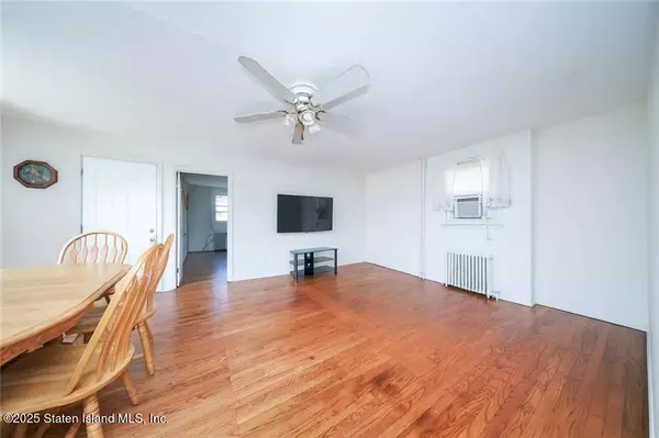 Staten Island, NY 10305,208 Saint Marys AVE
