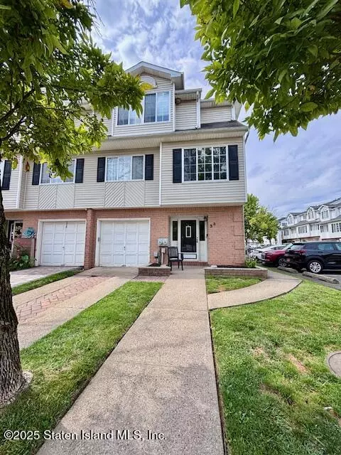 Staten Island, NY 10309,33 White Oak LN
