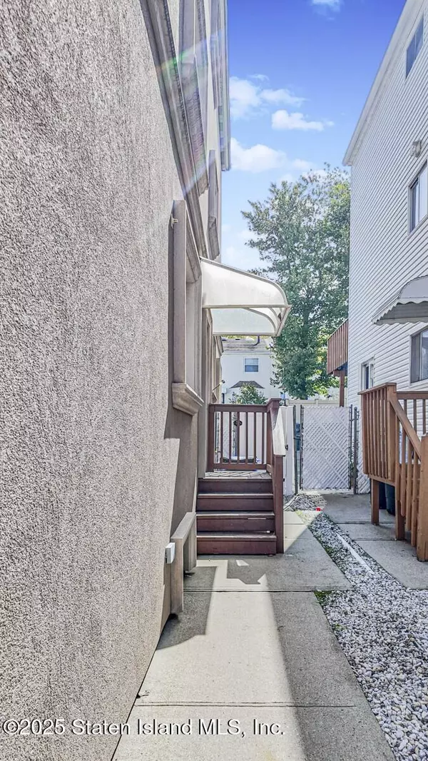 Staten Island, NY 10306,98 Cotter AVE