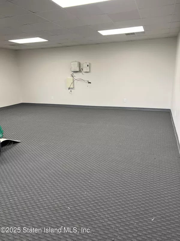 Staten Island, NY 10314,16 Shenandoah AVE #A