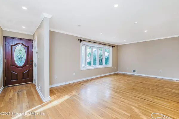 Staten Island, NY 10306,362 Jefferson AVE