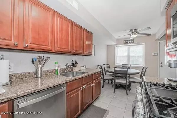 Staten Island, NY 10306,31 Franklin LN #B