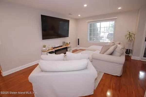 Staten Island, NY 10309,549 Correll AVE