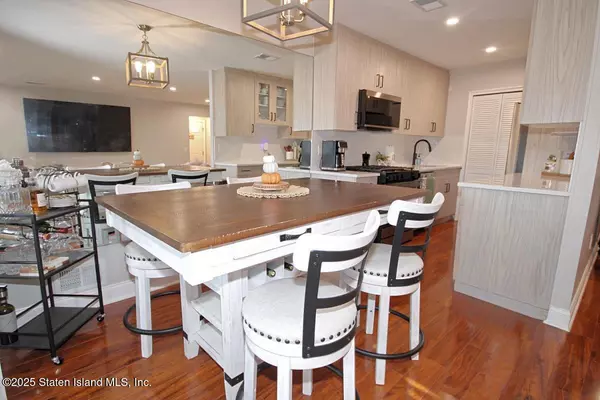 Staten Island, NY 10309,549 Correll AVE