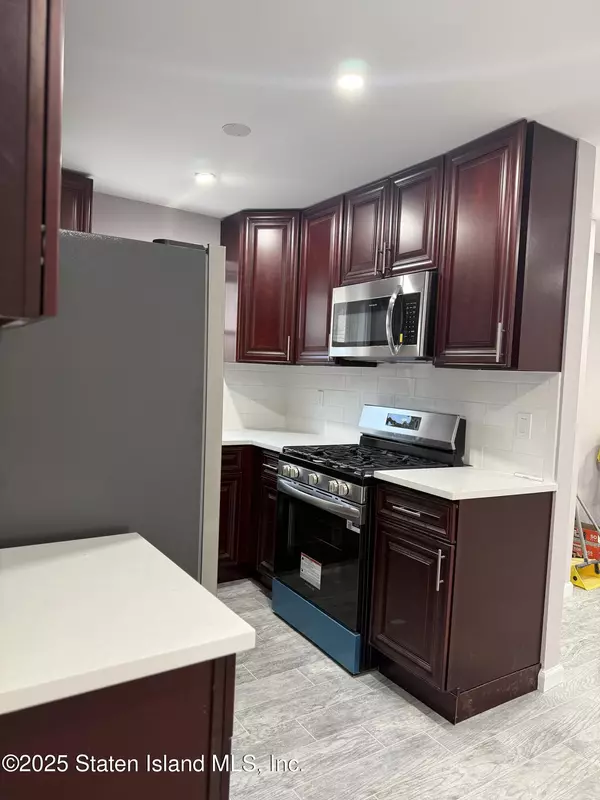 Staten Island, NY 10306,21 Luke Ct #1