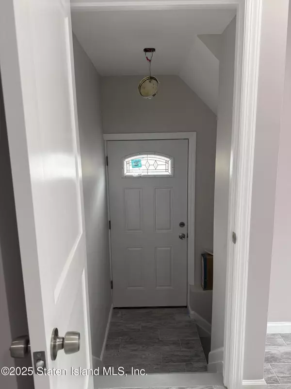 Staten Island, NY 10306,21 Luke Ct #1