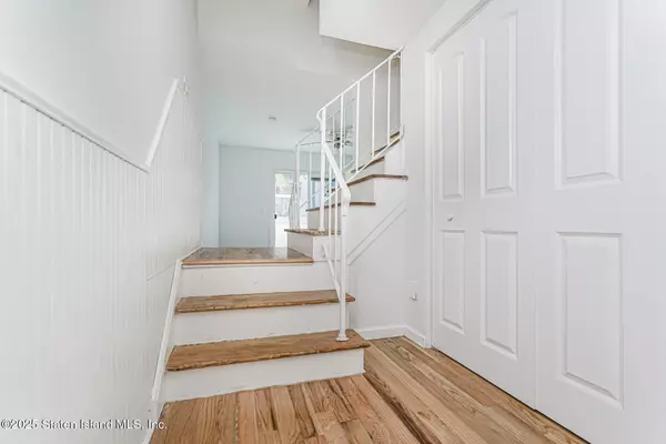 Staten Island, NY 10309,852 Bloomingdale RD