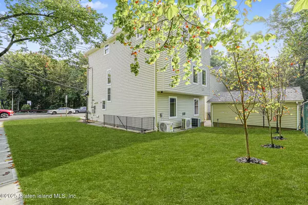 Staten Island, NY 10312,670 Arden AVE