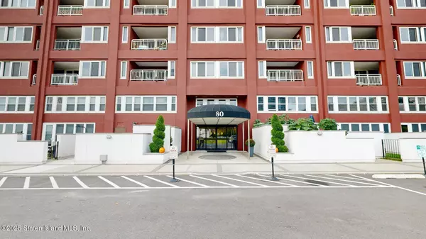 80 Bay St LNDG #Ph1l, Staten Island, NY 10301