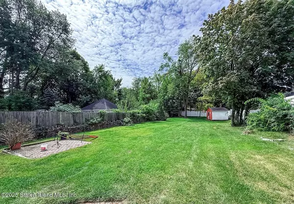 Staten Island, NY 10307,146 Bentley ST