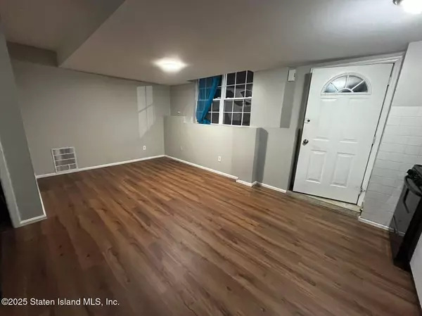 Staten Island, NY 10305,31 Marie ST