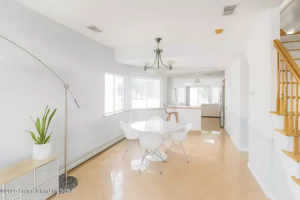 Staten Island, NY 10309,158 Camden AVE