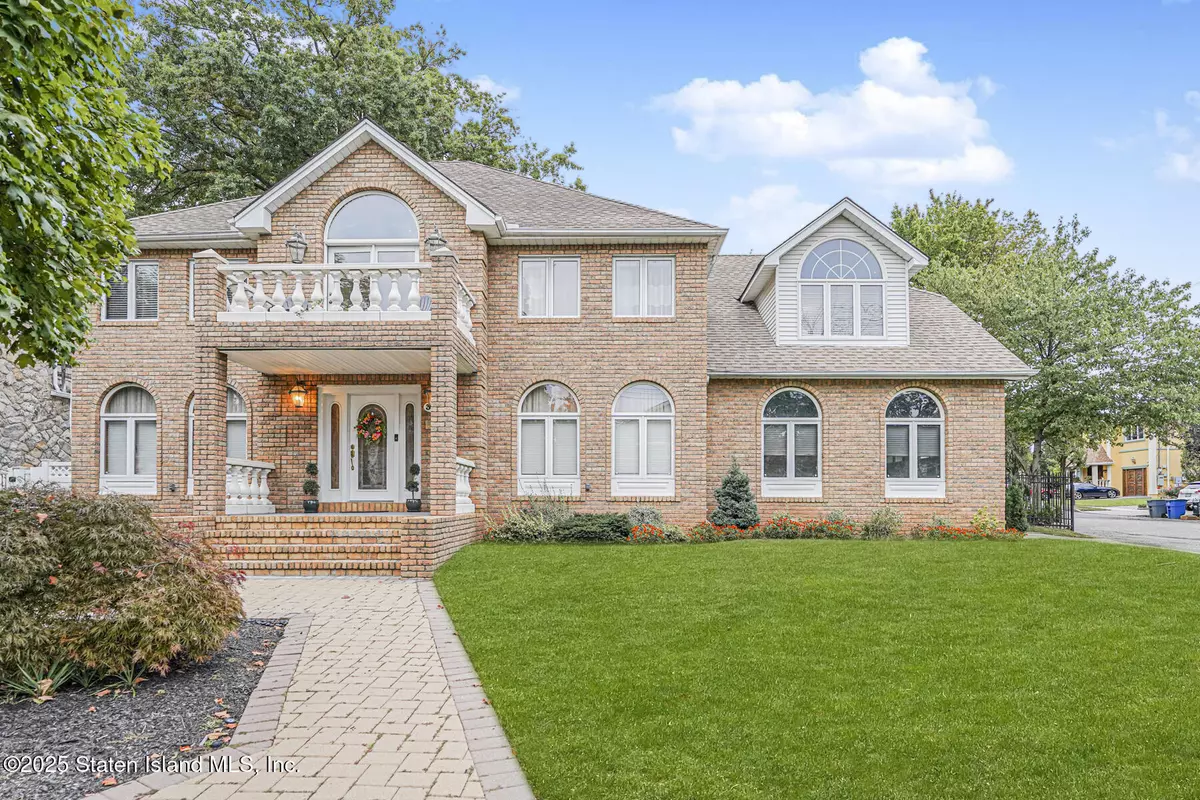 Staten Island, NY 10312,311 Bertram AVE